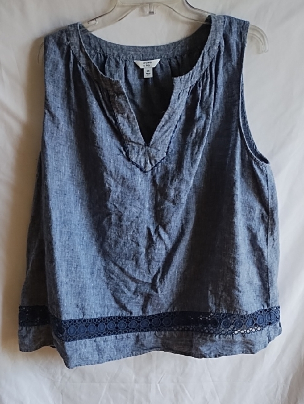 Crown &Ivy Linen-Blend Sleeveless Top in Chambray Blue